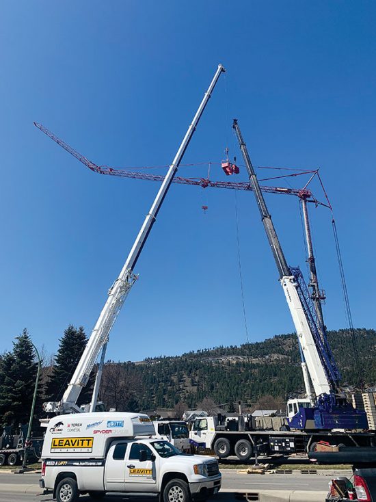 Leavitt Cranes takes down fire-damaged crane in Kelowna, B.C. - Crane ...